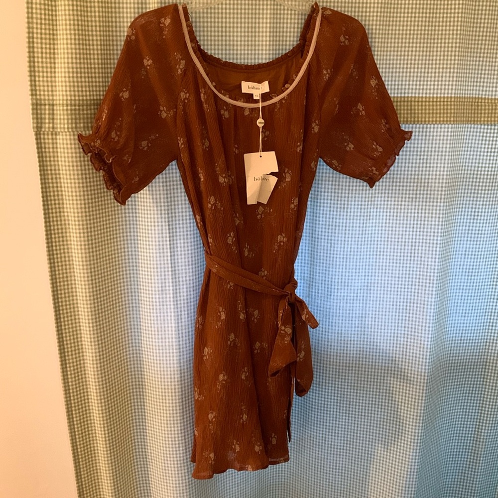 Beautiful and very comfortable floral puff-sleeve dress from Bohme.
